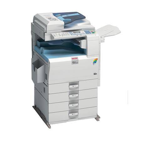 Multifunkčná tlačiareň Ricoh s kopírovaním a skenovaním.
