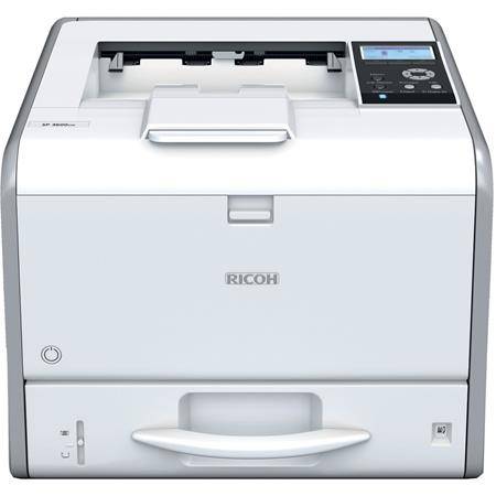 Moderná tlačiareň Ricoh s dotykovým displejom a zásobníkom papiera.