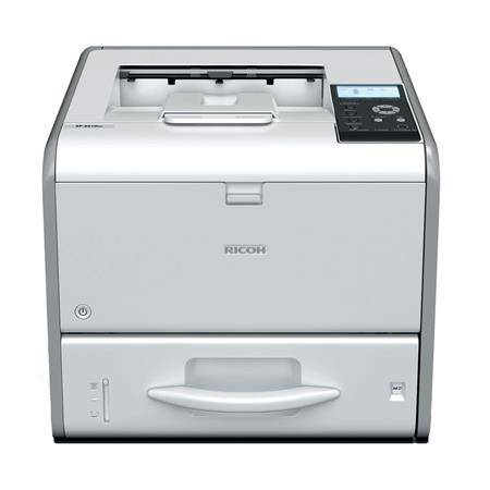 Moderná tlačiareň Ricoh s dotykovým displejom a zásobníkom papiera.