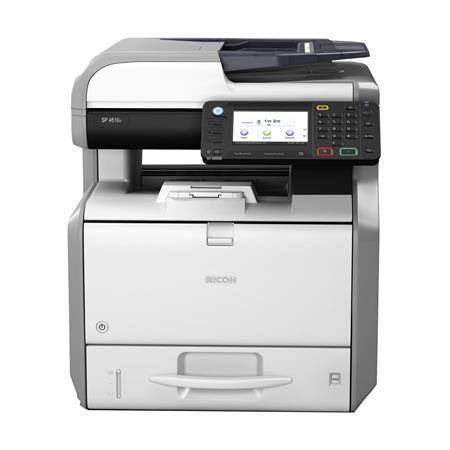Moderná tlačiareň Ricoh s dotykovým displejom a skenerom.