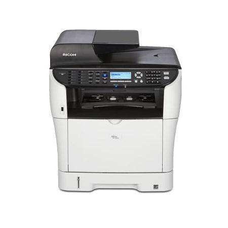 Moderná tlačiareň Ricoh s dotykovým displejom a skenerom.