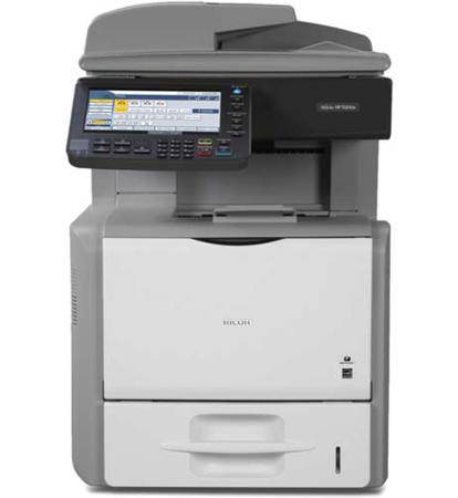 Moderná tlačiareň Ricoh s farebným displejom a skenerom.