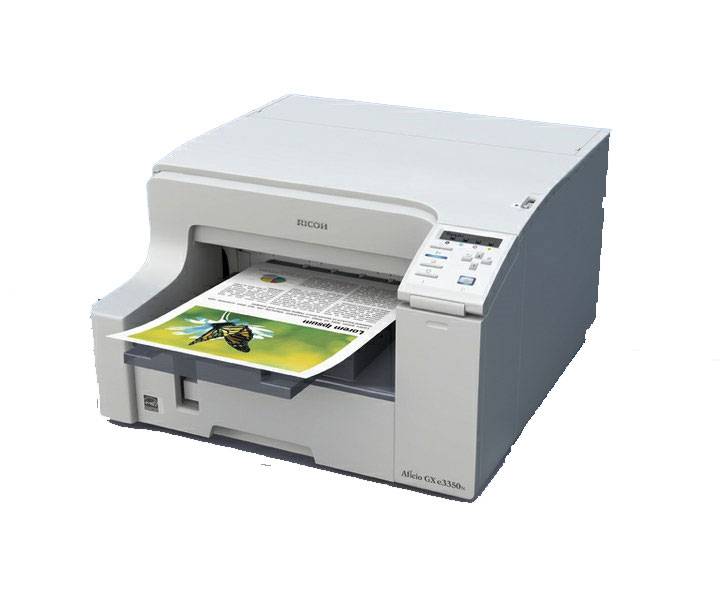 Tlačiareň Ricoh Aficio GX e3500 na tlač farebných dokumentov.