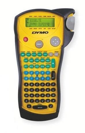 Dymo etiketační tlačiareň s žltým telom a LCD displejom.