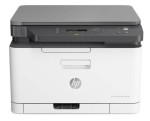 Tlačiareň HP LaserJet MFP 137fw na stole, multifunkčné zariadenie.