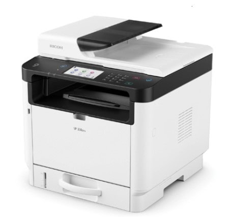 Moderná tlačiareň Ricoh s dotykovým displejom a skenerom.